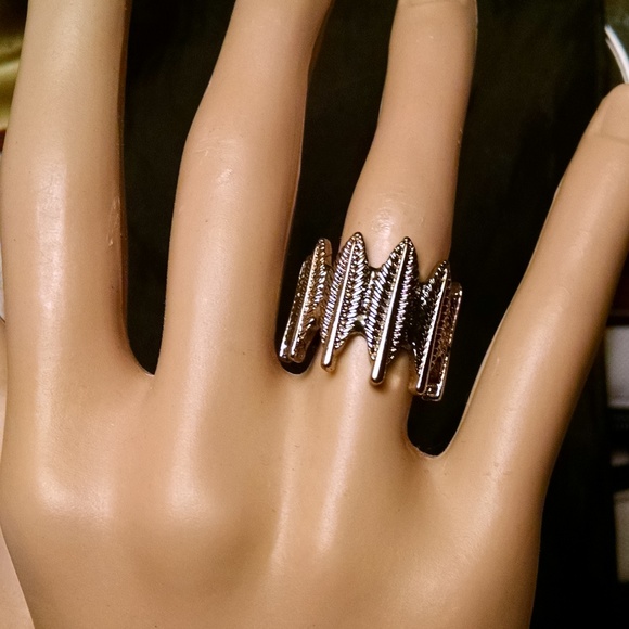 Feathers Sexy Stylish Fashion Ring